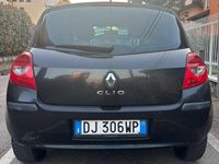 Usata Renault Clio III LE 75 CV (55 kW) 2007 Nero Berlina