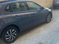 Usata VW Polo Life 95 CV (69 kW) 2022 Grigio Utilitaria