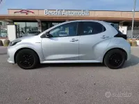 Usata Toyota Yaris Hybrid Business Edition 92 CV (67 kW) 2020 Grigio Berlina