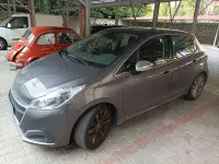 Usata Peugeot 208 Allure 83 CV (61 kW) 2019 Argento Utilitaria