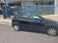 Usata Ford Fiesta 68 CV (50 kW) 2004 Nero Utilitaria
