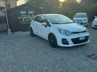 Usata Kia Rio 75 CV (55 kW) 2015 Bianco Coupé