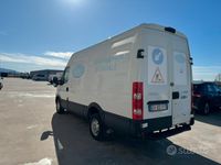 usata Iveco Daily 2.3 Diesel. 3 Posti. Tetto Alto