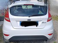 Usata Ford Fiesta 96 CV (70 kW) 2012 Bianco Utilitaria