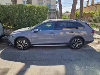 Usata VW Golf VIII 200 CV (147 kW) 2024 Grigio Station wagon