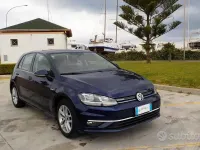 Usata VW Golf VII Highline 110 CV (80 kW) 2017 Blu Utilitaria