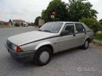 Usata Alfa Romeo 75 110 CV (80 kW) 1988 Grigio Berlina