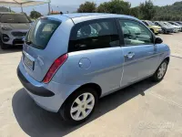 Usata Lancia Ypsilon 69 CV (50 kW) 2006 Bluazzurro Utilitaria