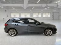 Usado BMW 118 Sport Line 136 HP (100 kW) 2021 Cinzento Citadino