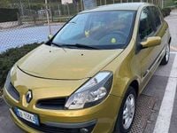 Usata Renault Clio III 75 CV (55 kW) 2006 Oro Berlina