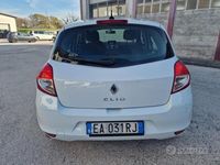 Usata Renault Clio II Dynamique 75 CV (55 kW) 2010 Bianco Berlina
