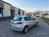 Usata Alfa Romeo 147 120 CV (88 kW) 2007 Grigio Utilitaria