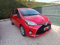 Usata Toyota Yaris Hybrid Active 75 CV (55 kW) 2015 Rosso Berlina
