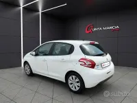 Usata Peugeot 208 Active 82 CV (60 kW) 2013 Bianco Utilitaria