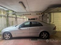 Usata Mercedes C220 125 CV (91 kW) 2005 Grigio Berlina