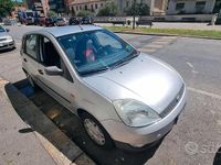 Begagnad Ford Fiesta 68 HK (50 kW) 2005 Grå Halvkombi