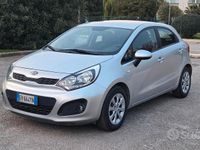 Usata Kia Rio 75 CV (55 kW) 2013 Grigio Berlina