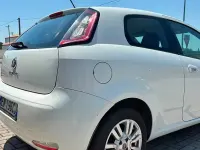 Usata Fiat Punto 77 CV (56 kW) 2012 Bianco Utilitaria