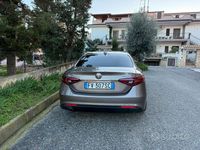 Usata Alfa Romeo Giulia 160 CV (117 kW) 2019 Marrone Berlina