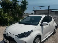 Usata Toyota Yaris Hybrid Lounge 116 CV (85 kW) 2020 Bianco Berlina