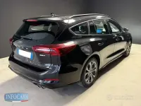 Usado Ford Focus ST-Line 155 CV (114 kW) 2023 Negro Familiar