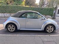 Usata VW New Beetle 116 CV (85 kW) 2003 Blu Utilitaria