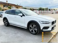 Usata Volvo V60 CC 197 CV (144 kW) 2021 Bianco Station wagon