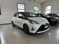 Usata Toyota Yaris Hybrid Active 73 CV (53 kW) 2018 Bianco Berlina