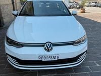 Usata VW Golf VIII Life 130 CV (95 kW) 2022 Bianco Utilitaria