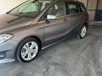 Usata Mercedes B180 109 CV (80 kW) 2016 Grigio Monovolume