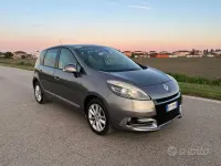 Usata Renault Scénic III XMOD 110 CV (80 kW) 2012 Grigio Monovolume