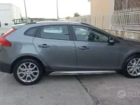 Usata Volvo V40 120 CV (88 kW) 2016 Grigio Berlina
