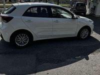 Usata Kia Rio 84 CV (61 kW) 2019 Bianco Berlina