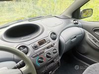 Usata Toyota Yaris 65 CV (47 kW) 2004 Verde Utilitaria