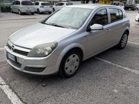 Usata Opel Astra Enjoy 101 CV (74 kW) 2004 Argento Berlina