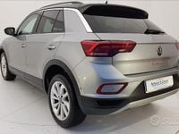 Usata VW T-Roc Life 110 CV (80 kW) 2023 Rosso SUV