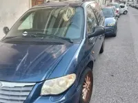 Usata Chrysler Voyager 150 CV (110 kW) 2005 Bluazzurro Monovolume