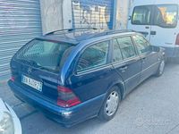 Usata Mercedes C220 125 CV (91 kW) 2000 Blu Station wagon