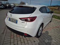 Usata Mazda 323F 88 CV (64 kW) 2014 Bianco Berlina