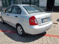 Usata Hyundai Accent Style 97 CV (71 kW) 2009 Argento metallizzato Berlina
