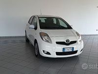 Usata Toyota Yaris Sol 90 CV (66 kW) 2011 Bianco Utilitaria