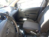 Usata Ford Fiesta 73 CV (53 kW) 2005 Nero Utilitaria