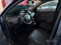 Usata Lancia Ypsilon Platinum 69 CV (50 kW) 2016 Blu Utilitaria