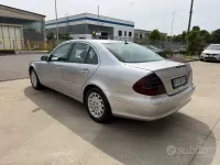 Usata Mercedes E270 Elegance 177 CV (130 kW) 2002 Grigio Berlina