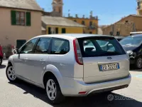 Käytetty Ford Focus 95 HP (69 kW) 2011 Harmaa Farmari