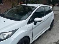 Usata Ford Fiesta 70 CV (51 kW) 2012 Bianco Utilitaria