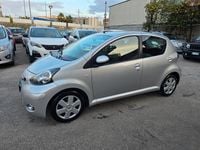 Usata Toyota Aygo Connect Style 68 CV (50 kW) 2011 Argento Utilitaria
