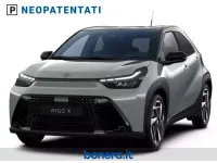 Nuova Toyota Aygo X Premium 116 CV (85 kW) 2026 Tarragon green & black SUV
