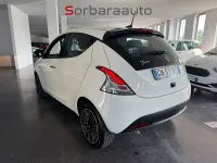 Usata Lancia Ypsilon Gold 69 CV (50 kW) 2023 Bianco Utilitaria