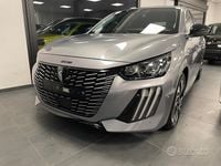 Usata Peugeot 208 Allure 101 CV (74 kW) 2024 Grigio Utilitaria